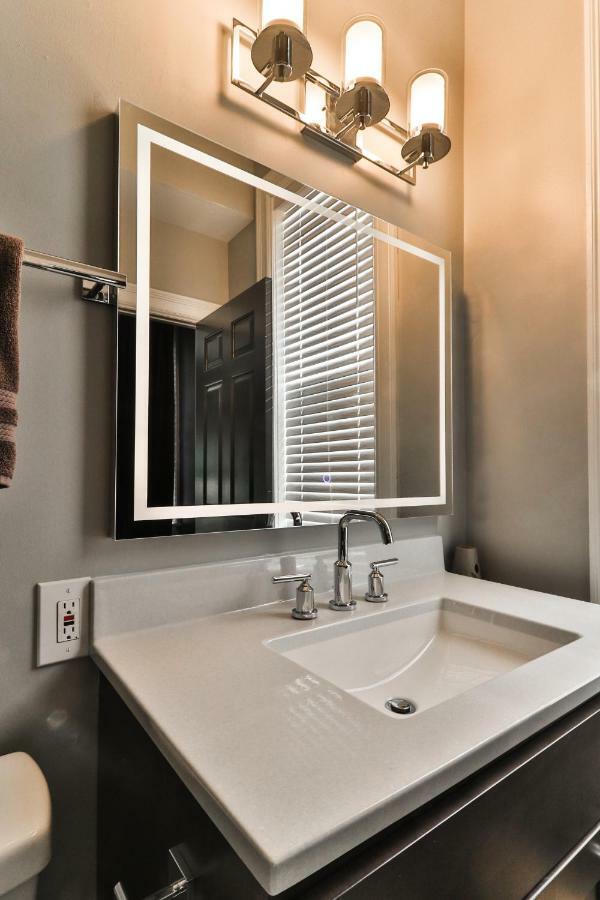 Luxury Apt W/ Spectrum Mood Lighting - Historic Cherokee Street Antique Row Maryland Heights Esterno foto
